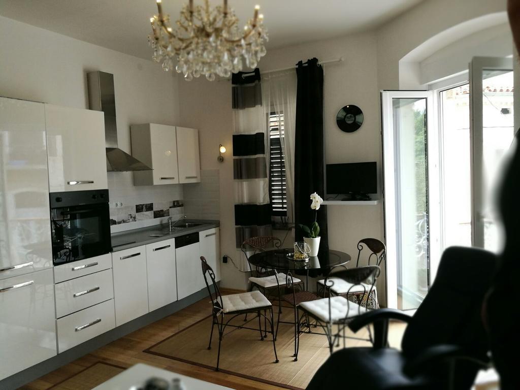 Ana Apartment Пула Екстериор снимка