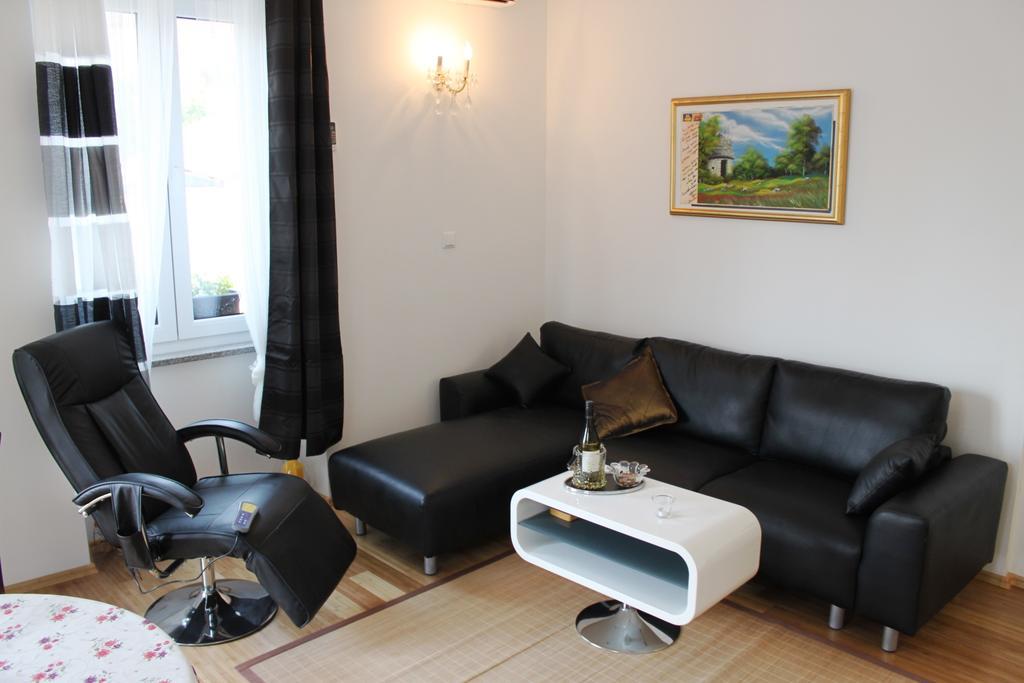 Ana Apartment Пула Стая снимка